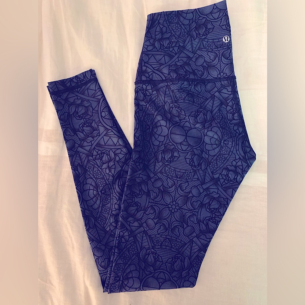 Lululemon Wunder Under printed pant- size 6.